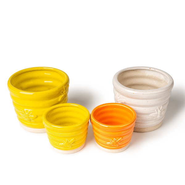 Искате ли да издигнете вашето пространство и изживяване с подаръци? Опитайте този керамичен буркан за свещи от пчелен восък с очарователни пчелни детайли!