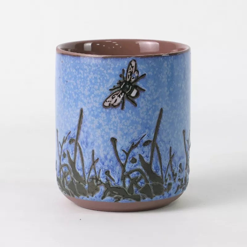 Керамичен свещник с шарки на насекоми