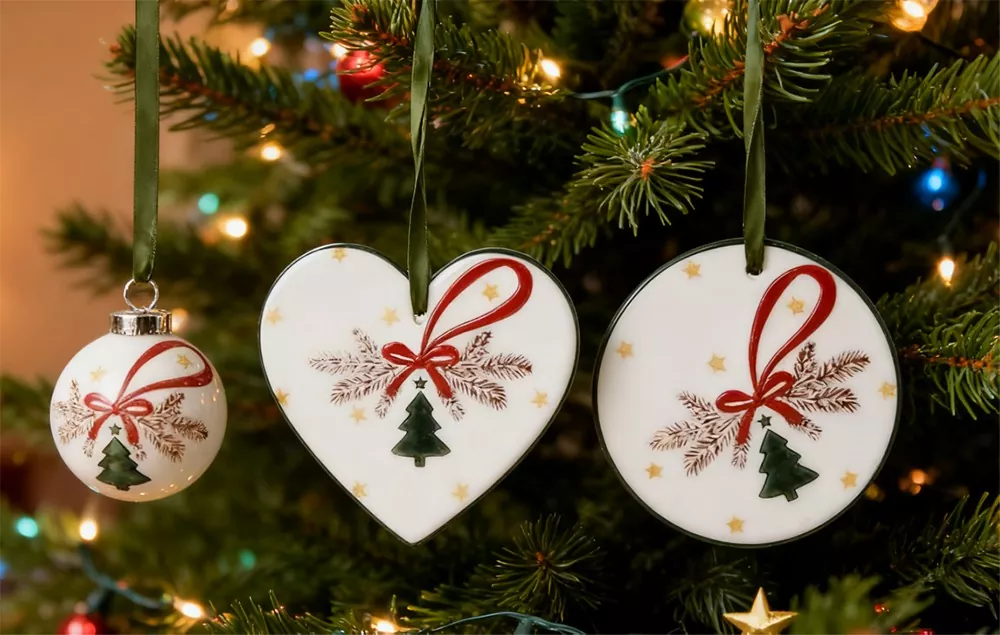 Уникална ръчно изработена керамична украса за елха